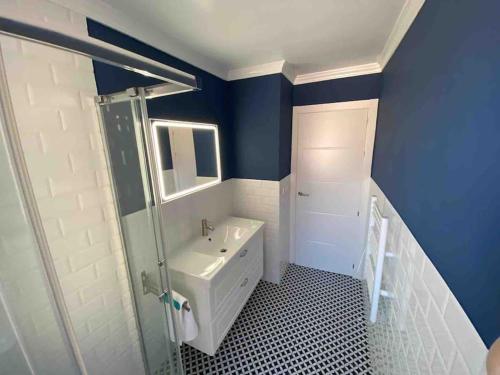 Ванная комната в Precioso apartamento, exterior, soleado, air contr