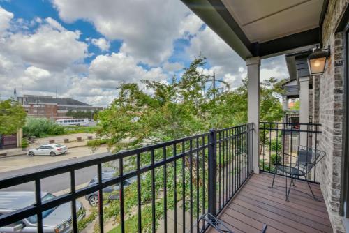 a balcony with a view of a street at Bama Getaway in Tuscaloosa