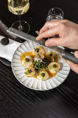 ホテルの敷地内または近くでの食事または食べ物