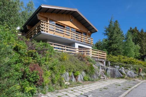 Remarquable chalet de montagne au calme et vue sur tremplin