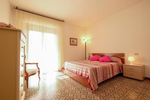 Ένα ή περισσότερα κρεβάτια σε δωμάτιο στο Il Faro 1 - Pineto Vacanza