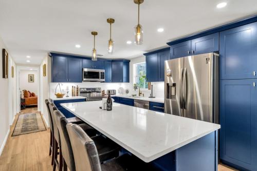 a kitchen with blue cabinets and a white counter top at La Niña Nokomis Beach & Venice Island Fenced In Yard in Nokomis