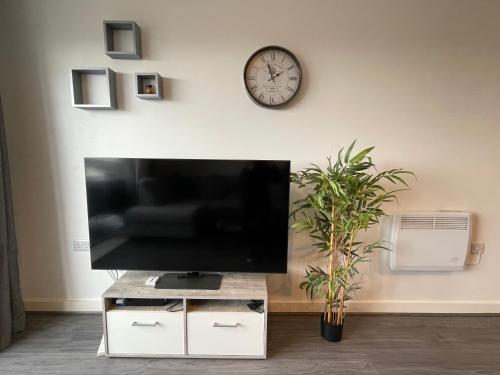 Balcony Marina Apartment With City Skyline Views - Free Secure Parking photo 21