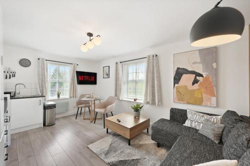 Кът за сядане в Stylish 2BR Flat near Stansted Airport & Parking