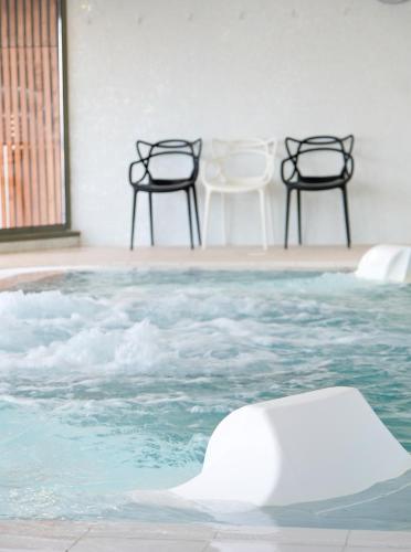 Πισίνα στο ή κοντά στο Thalazur Bandol Ile Rousse - Hôtel & Spa