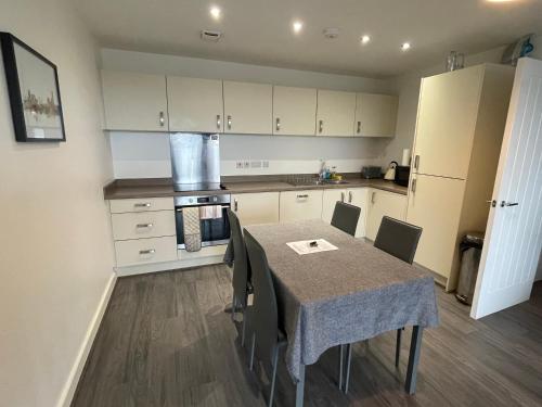 Balcony Marina Apartment With City Skyline Views - Free Secure Parking photo 14