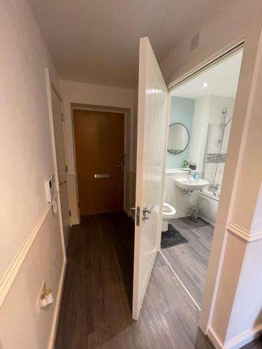 Balcony Marina Apartment With City Skyline Views - Free Secure Parking photo 24