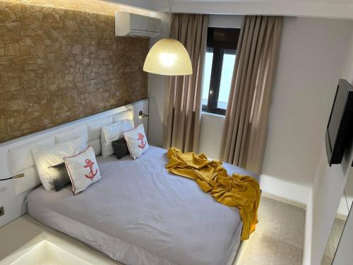 2-Luxury jacuzzi white suite by the sea