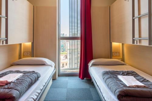 Ένα ή περισσότερα κρεβάτια σε δωμάτιο στο Urbany Hostel Barcelona