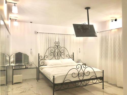 a bedroom with a bed with a tv on it at Boutique Penthouse by Weizmann - פנטהאוס בוטיק in Rechovot