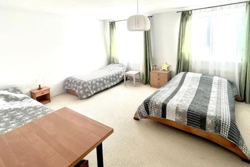 Ένα ή περισσότερα κρεβάτια σε δωμάτιο στο Wilkasy-Giżycko Apartament nad jeziorem Tajty