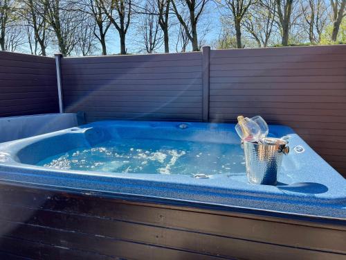 a jacuzziificialificialificialificialificialificialificialificialificialificialificial at Stags Head Lodge in Felton