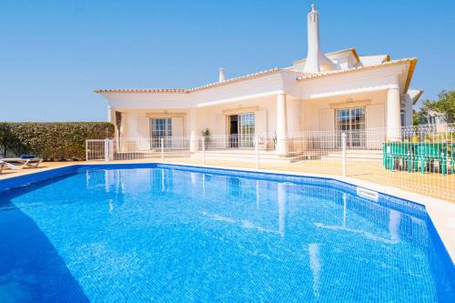 Villa Rose Bay - Refúgio familiar com piscina aquecível e BBQ em Albufeira