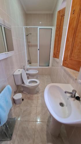 a bathroom with a toilet and a sink at Casa das Tílias in Alvaro