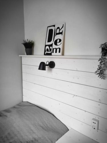Cama o camas de una habitación en KG SleepOver & Ställplats