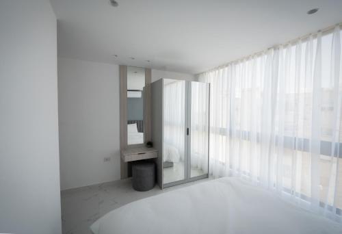 Postel nebo postele na pokoji v ubytování Al Kawther Hotel Apartments