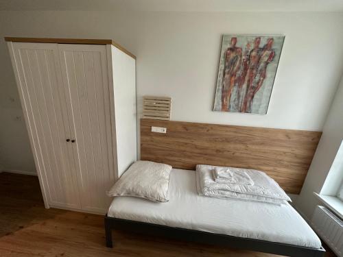 Кровать или кровати в номере Lion`s Rooms n Apartments
