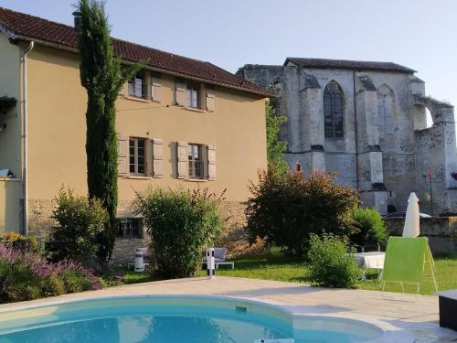 Luxury house in Léobard with private pool