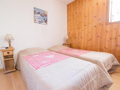 Ένα ή περισσότερα κρεβάτια σε δωμάτιο στο Appartement 2 pièces 4 personnes à Valloire - FR-1-263-80
