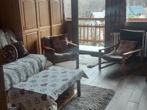 a living room with a couch and two chairs and a window at Appartement Valloire, 2 pièces, 4 personnes - FR-1-263-219 in Valloire