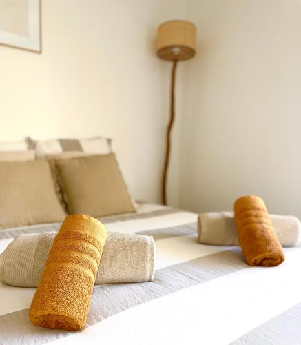 Una cama o camas en una habitación de Luxueux Studio Neuf - Frontière Monaco - Piscine - Parking privé