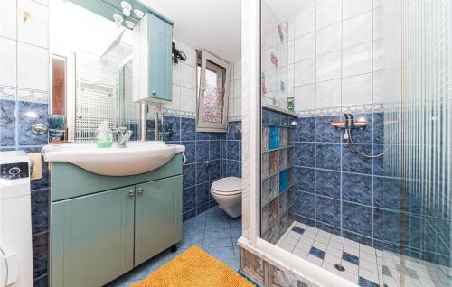a bathroom with a sink and a toilet and a shower at Stunning Home In Seget Donji With Wifi And 3 Bedrooms in Trogir