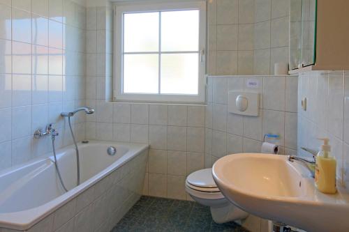 Bilik mandi di Ferienhaus Lüßvitz