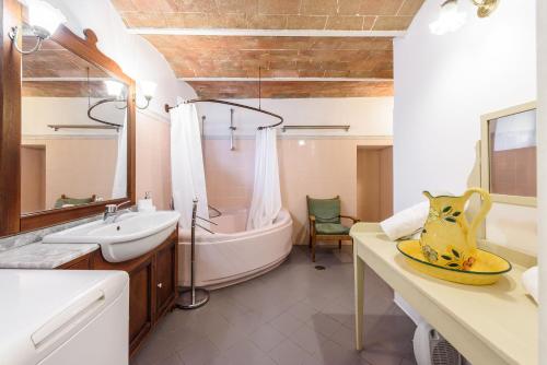 a bathroom with a tub and a sink and a bath tub at Tenuta Poggio ai Mandorli in Greve in Chianti