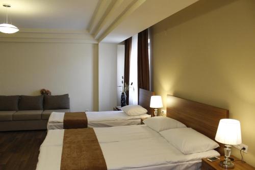 מיטה או מיטות בחדר ב-5th Floor Guest House Yerevan