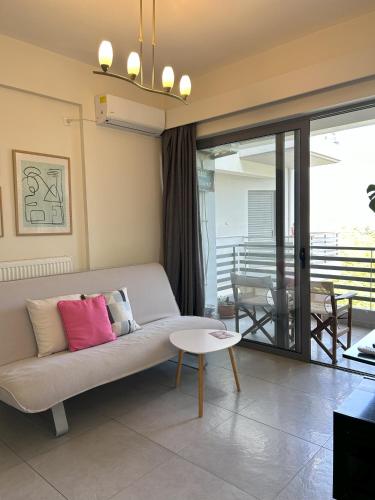 Ηλιόλουστο διαμέρισμα/ Sunny Apartment