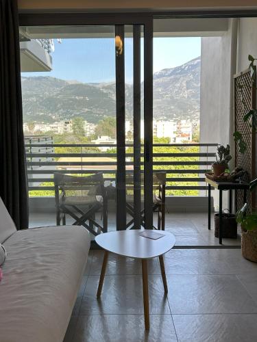 Ηλιόλουστο διαμέρισμα/ Sunny Apartment