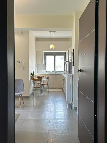 Ηλιόλουστο διαμέρισμα/ Sunny Apartment