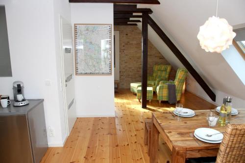 a living room with a table and a dining room at Ferienwohnung Utkiek an der Müritz in Rechlin