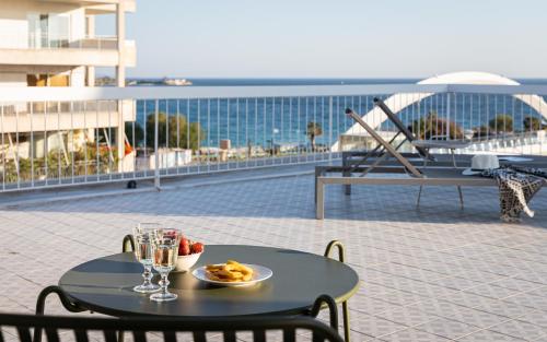 Nápoje v ubytování Sea View Beach Penthouse - Athens Coast
