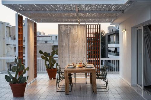 Balkón nebo terasa v ubytování Sea View Beach Penthouse - Athens Coast