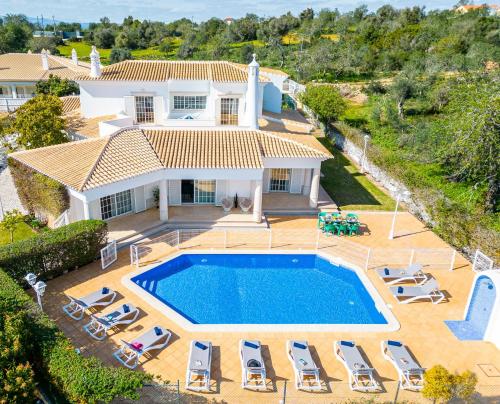 Villa Rose Bay - Refúgio familiar com piscina aquecível e BBQ em Albufeira