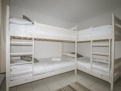 Una cama o camas en una habitación de Chalet le Fauconnier