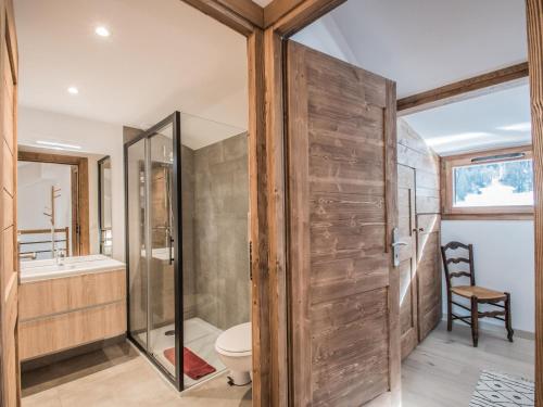 Kúpeľňa v ubytovaní Appartement duplex au centre de Chamonix avec WiFi et parking - FR-1-343-189