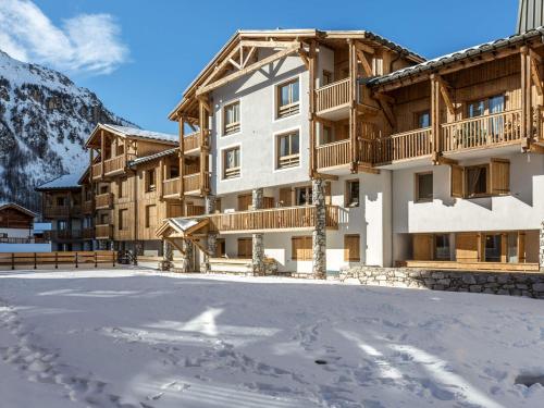 Appartement spacieux avec wifi, parking, balcon Sud à 10 min des commodités