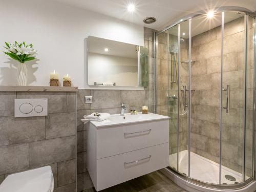 Duplex montagnard rustique avec cheminée, au vieux village de Val-d'Isère, au pied des pistes