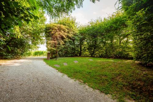a path through a park with trees and grass at Casa dell'Artista in Valdobbiadene