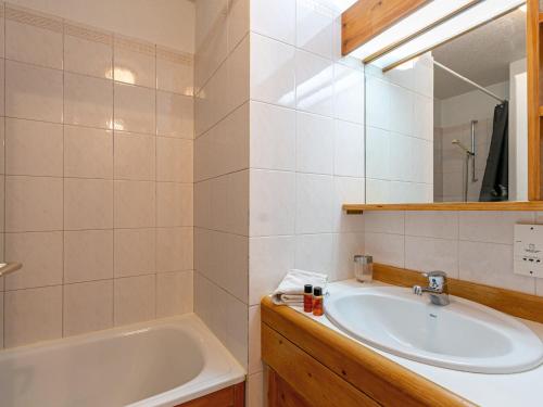 Appartement cosy avec wifi et parking, ski aux pieds