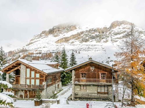 Appartement élégant et rénové, idéalement situé sur le front de neige à Val d'Isère, proche du village
