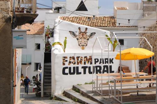 a sign for a restaurant with a giraffe head on a wall at Casa Vacanze Kennedy in Favara