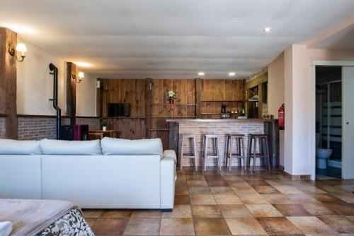 a living room with a white couch and a kitchen at Apartamento Cangas Relax in Cangas de Onís