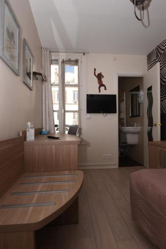 Una cocina o kitchenette en Amélie Hotel