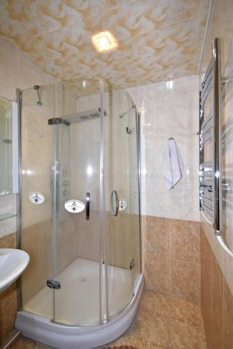Ванная комната в Argishti Street, 2 bedrooms Comfortable apartment GL152