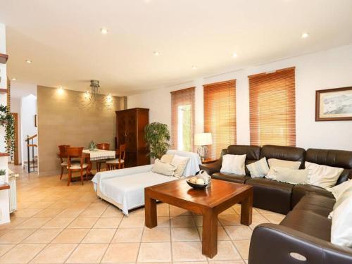 Villa Paquita by Clabao