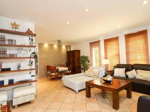 Villa Paquita by Clabao