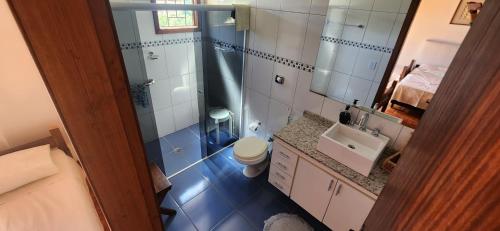 Koupelna v ubytování Casa linda e muito aconchegante em Campos do Jordão